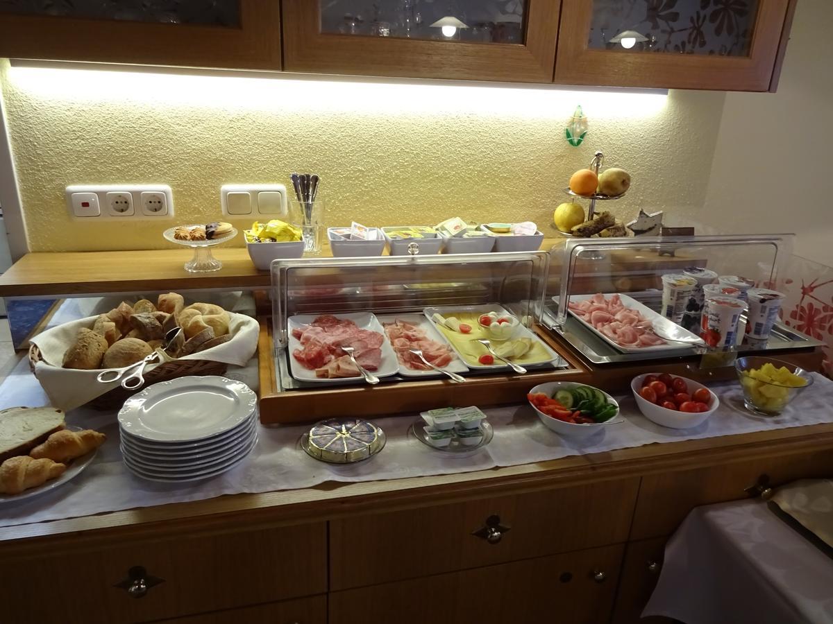Hotel Garni Brigitte Bürserberg Екстериор снимка