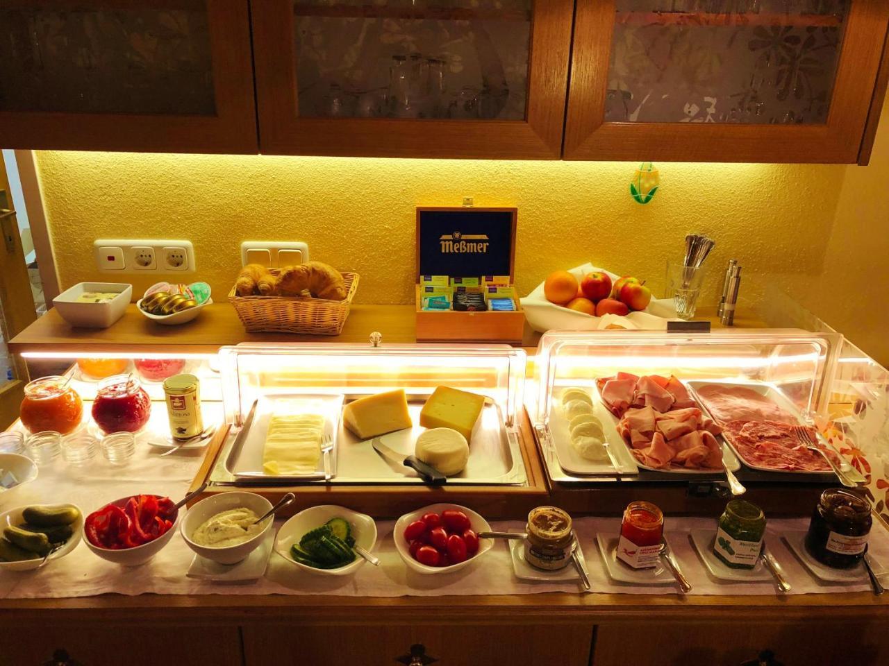 Hotel Garni Brigitte Bürserberg Екстериор снимка